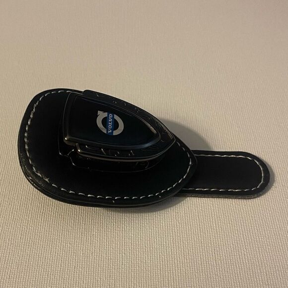 Volvo Logo Sunglass Holder for Car Black PU Leather NWT - Picture 5 of 11